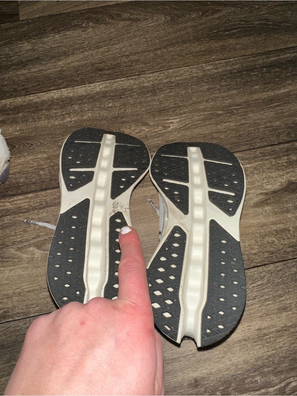 On Running On Cloudsurfer Max Women's Sneakers - Picture 6 of 16